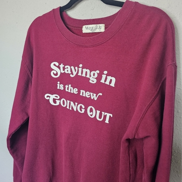 Wound Up Sweatshirt Womens Medium 7-9 Maroon White Funny Graphic Cozy‎ Fall Vibe - Picture 2 of 7